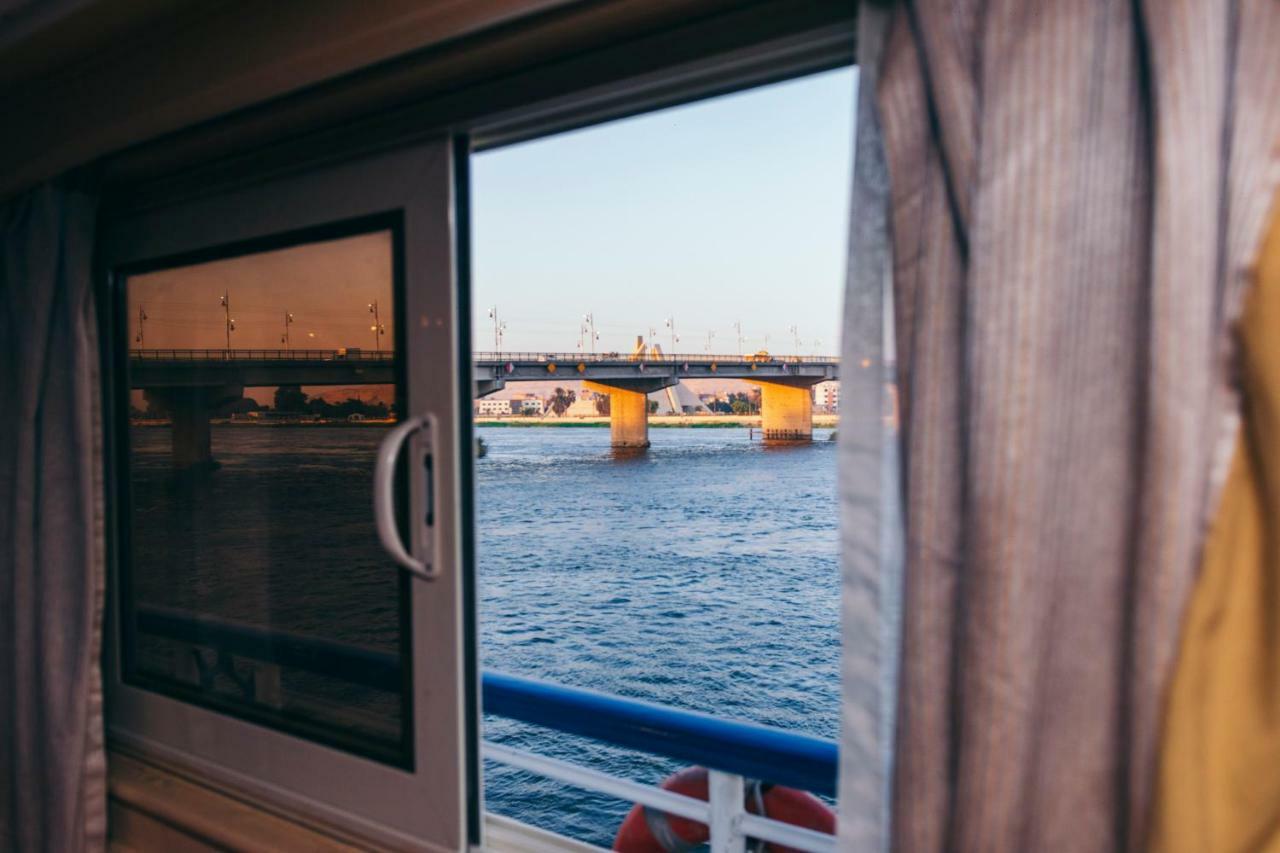 Hotel Ship Queen Isis Elminya Al Minya Exterior photo