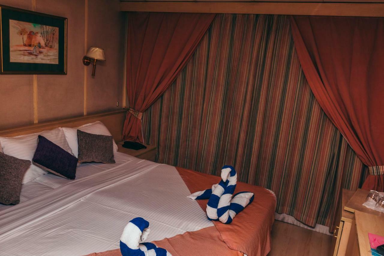 Hotel Ship Queen Isis Elminya Al Minya Exterior photo
